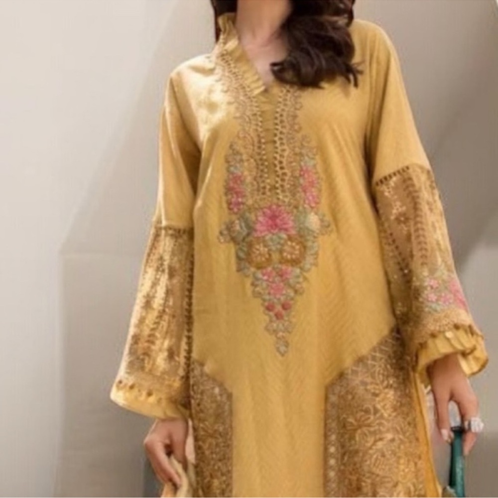 Chic Yellow Floral Kurta Set with Dupatta - Picture 2 of 10